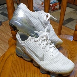 Nike Women's Air Vapormax Flyknit Shoes - White